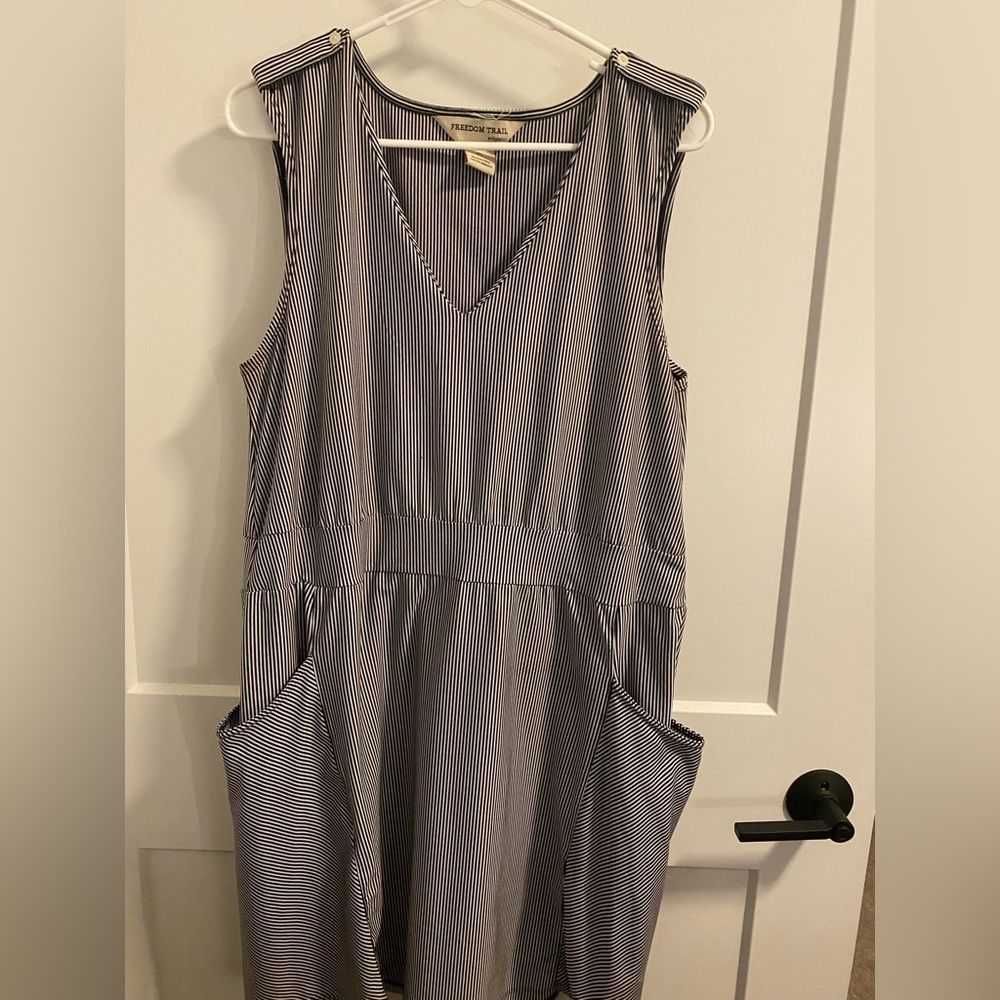 Black striped dress w Pockets